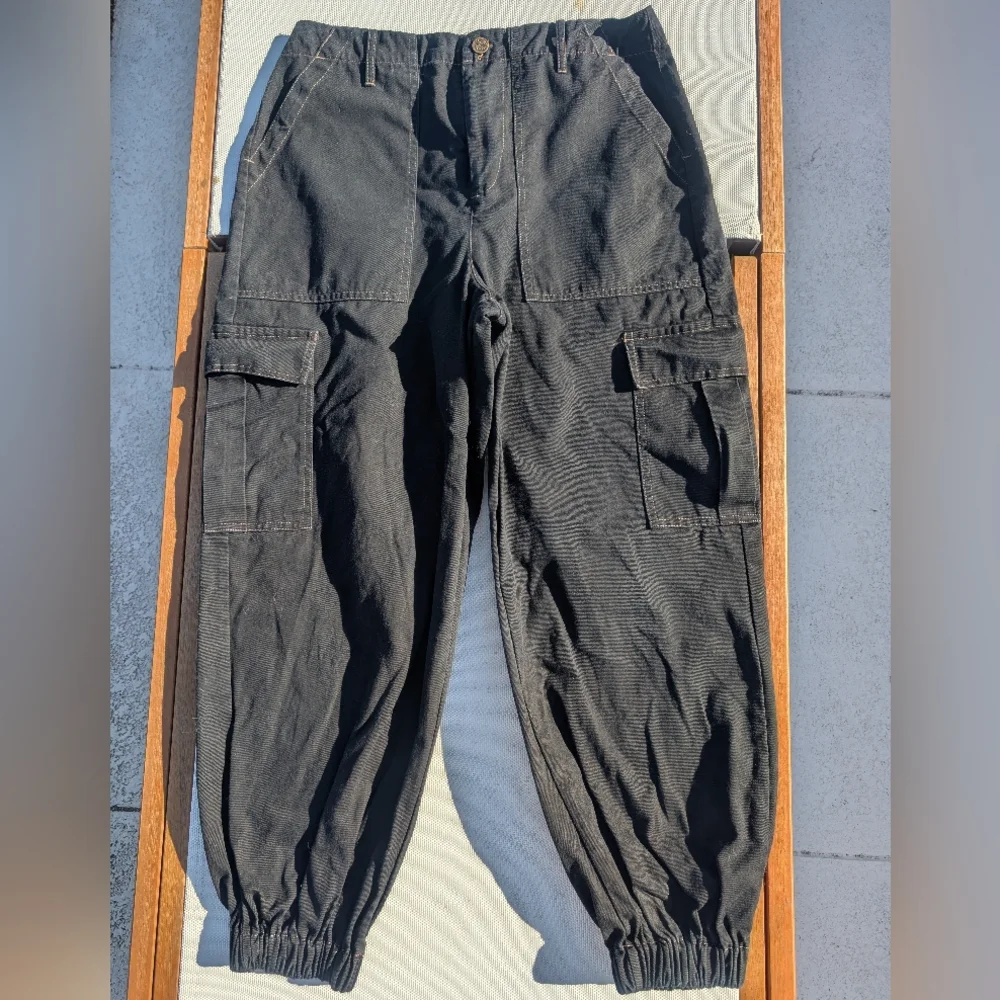 Discontinued Lucy And Yak Black Jogger Cargo Pants - Picture 1 of 4